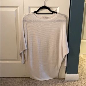 Quarter sleeve sweater